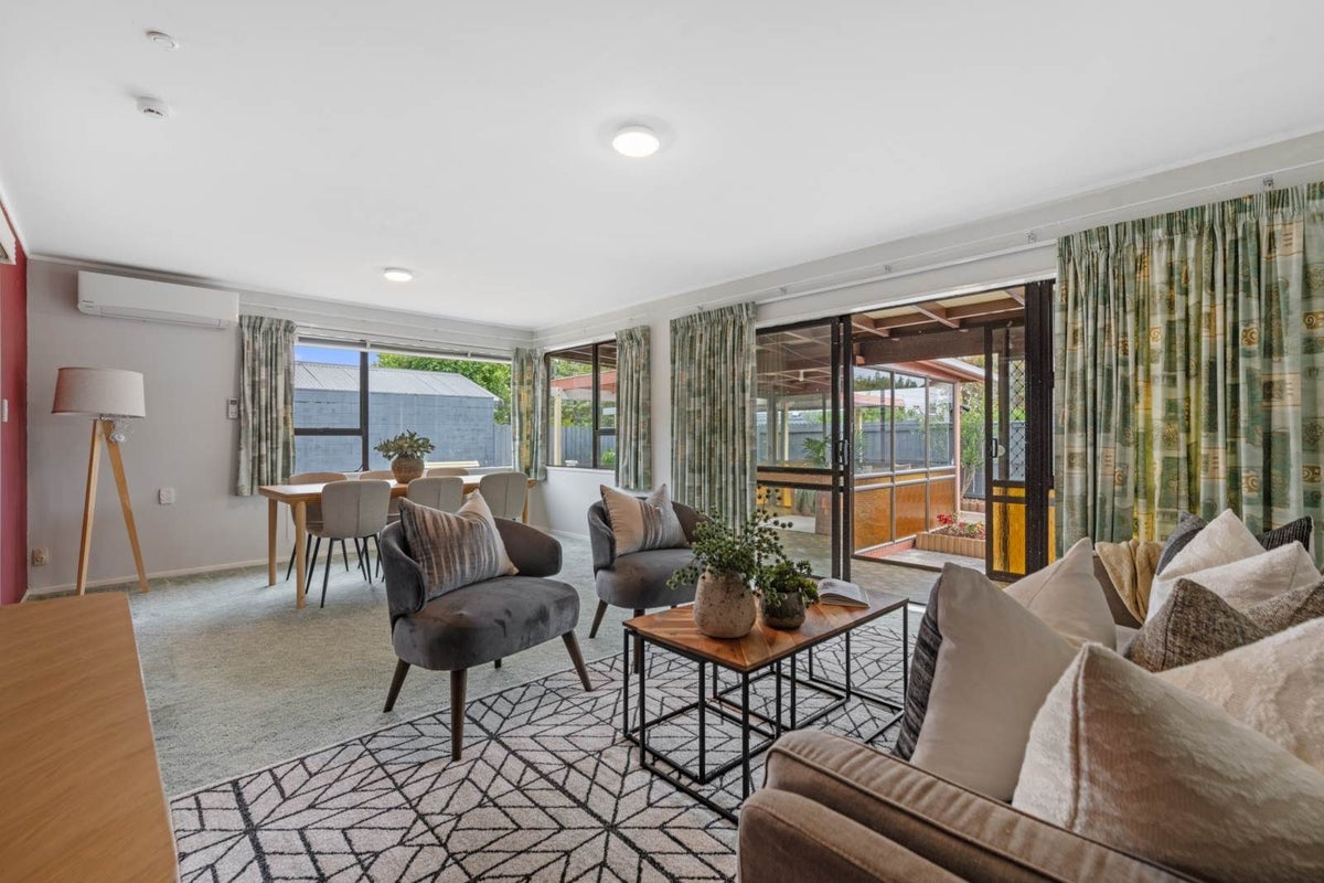 2/60 Vivian Wilson Drive, Eastern Beach, Auckland - Carousel 1