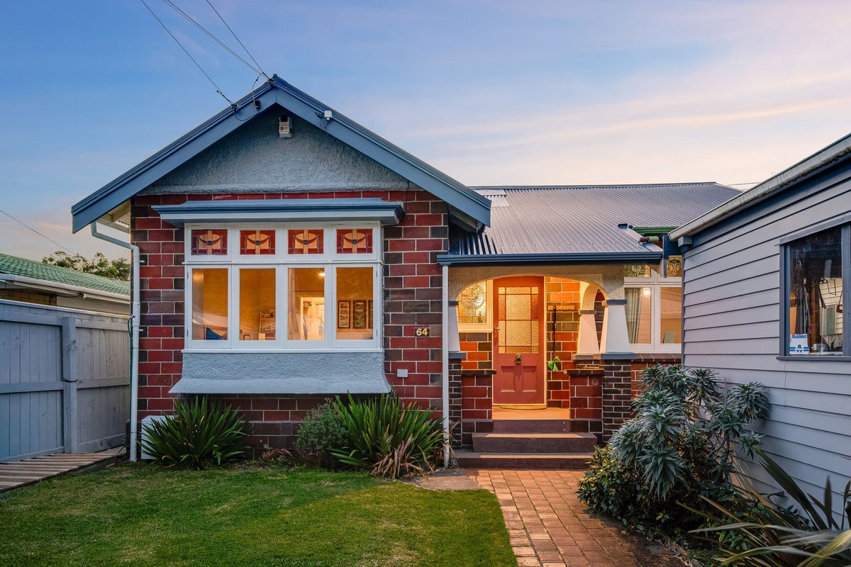 64 Oroua Street, Eastbourne, Lower Hutt - Carousel 1