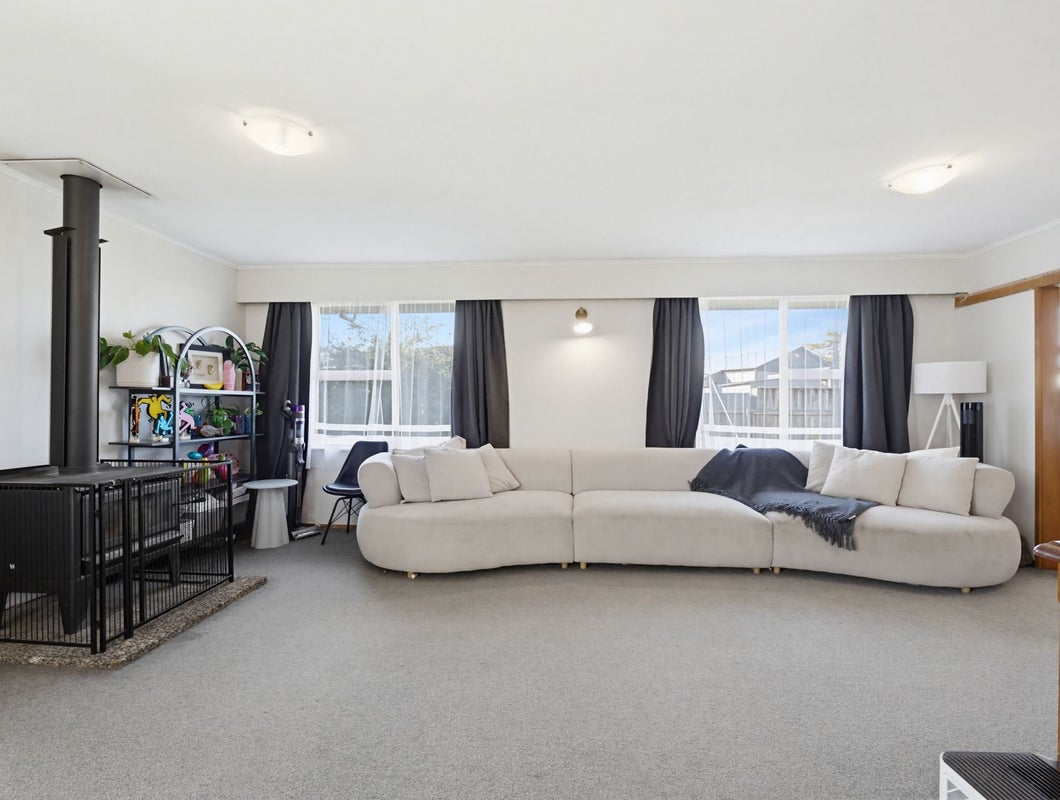 20 Caernarvon Drive, Flaxmere, Hastings - Carousel 2