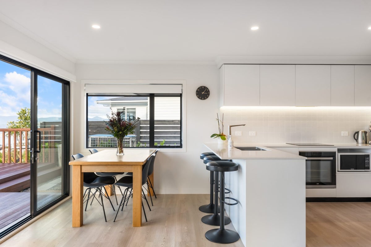 54 Somes Crescent, Newlands, Wellington - Carousel 1