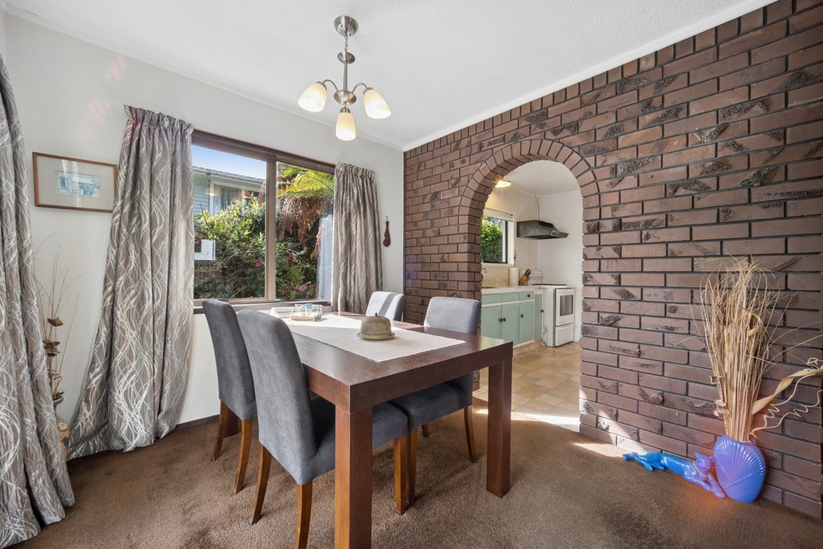1/39 Cliff View Drive, Green Bay, Auckland - Carousel 2