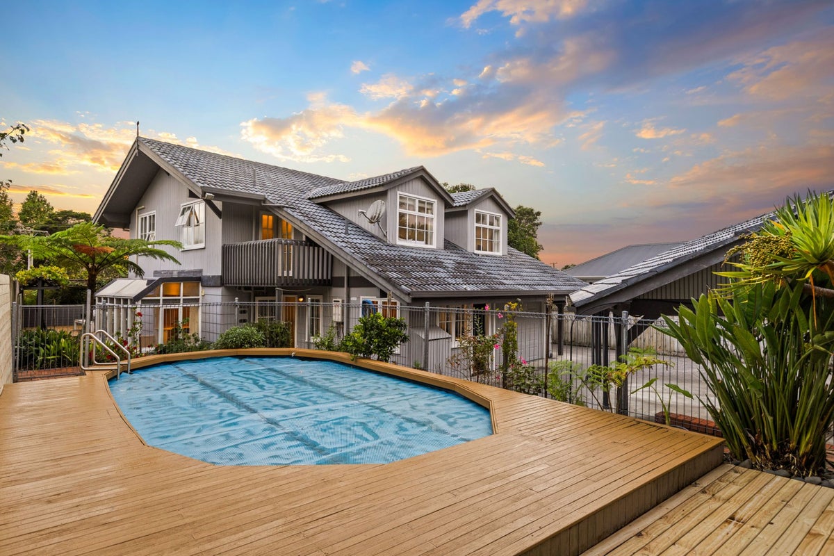 16 Awhiorangi Promenade, Swanson, Auckland - Carousel 2