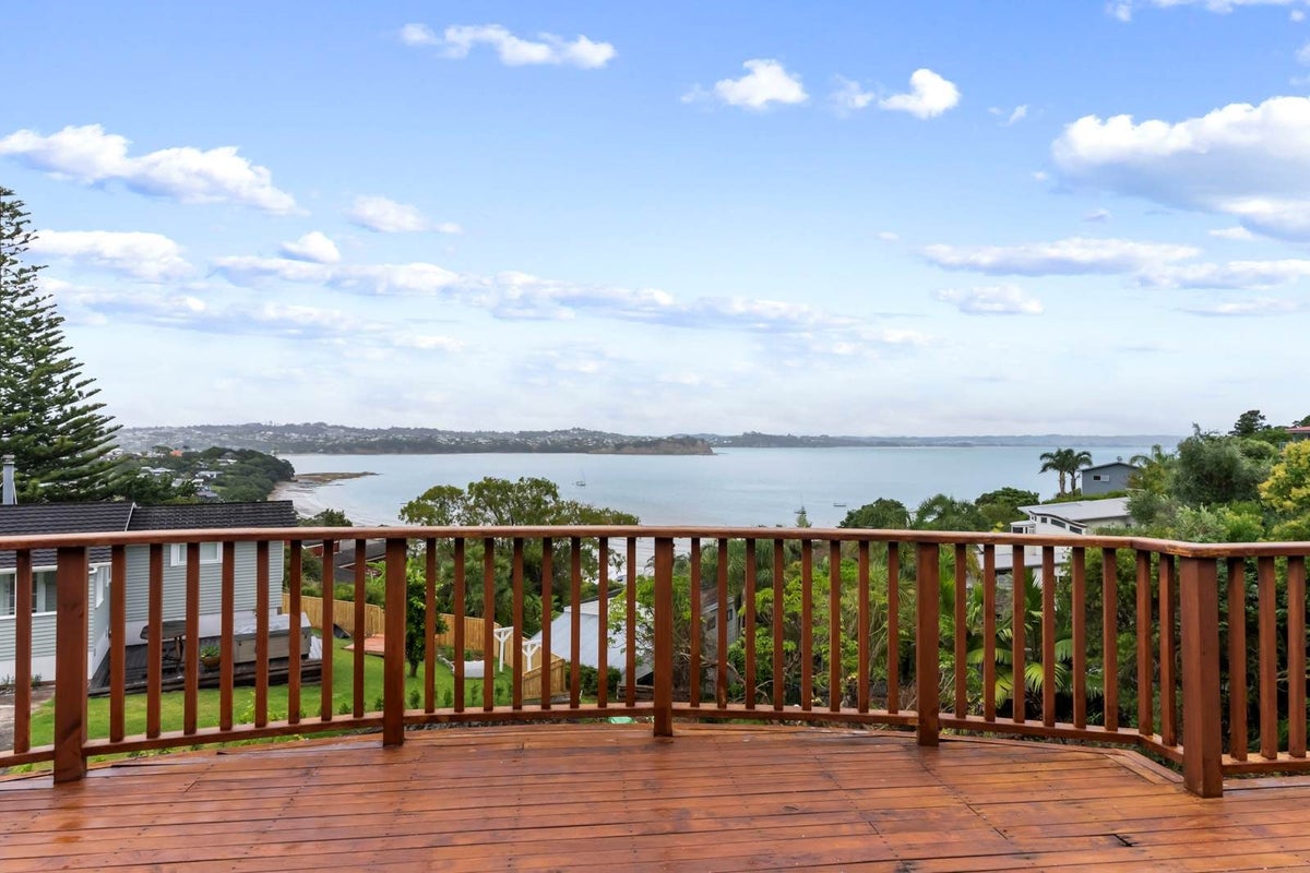 1104 Whangaparaoa Road, Tindalls Beach, Whangaparaoa - Carousel 1