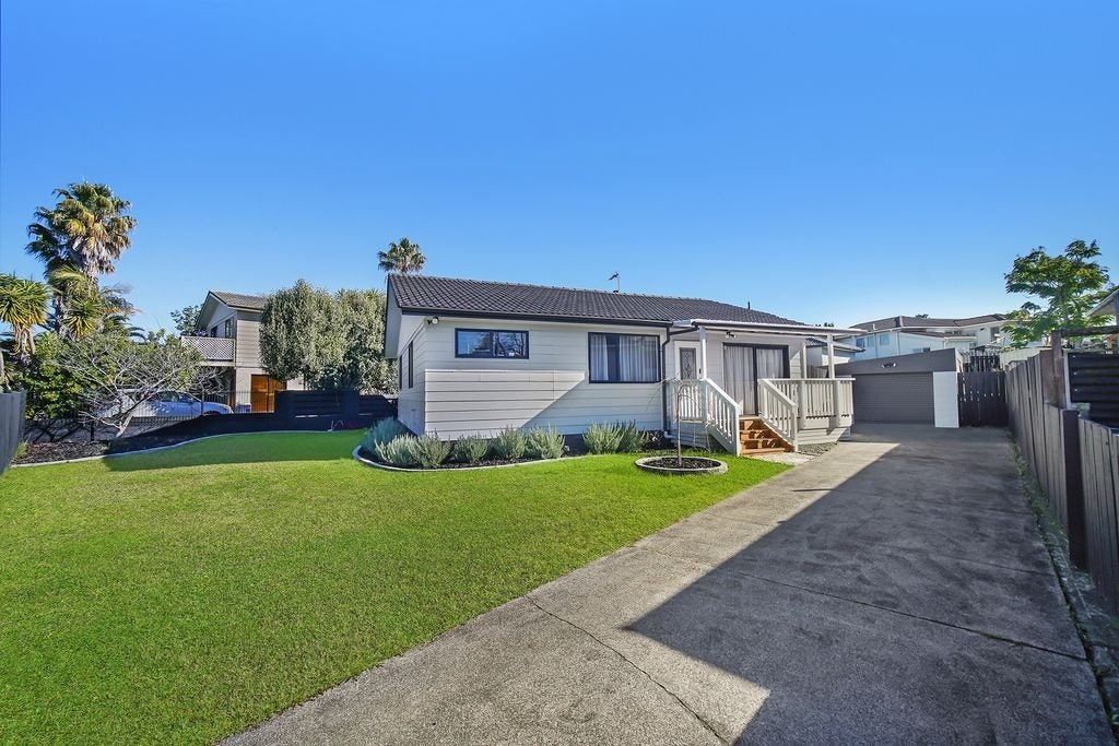 7 Bain Place, Bucklands Beach, Auckland - Carousel 1