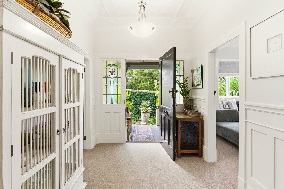 139 Eglinton Road, Mornington, Dunedin - Carousel 1
