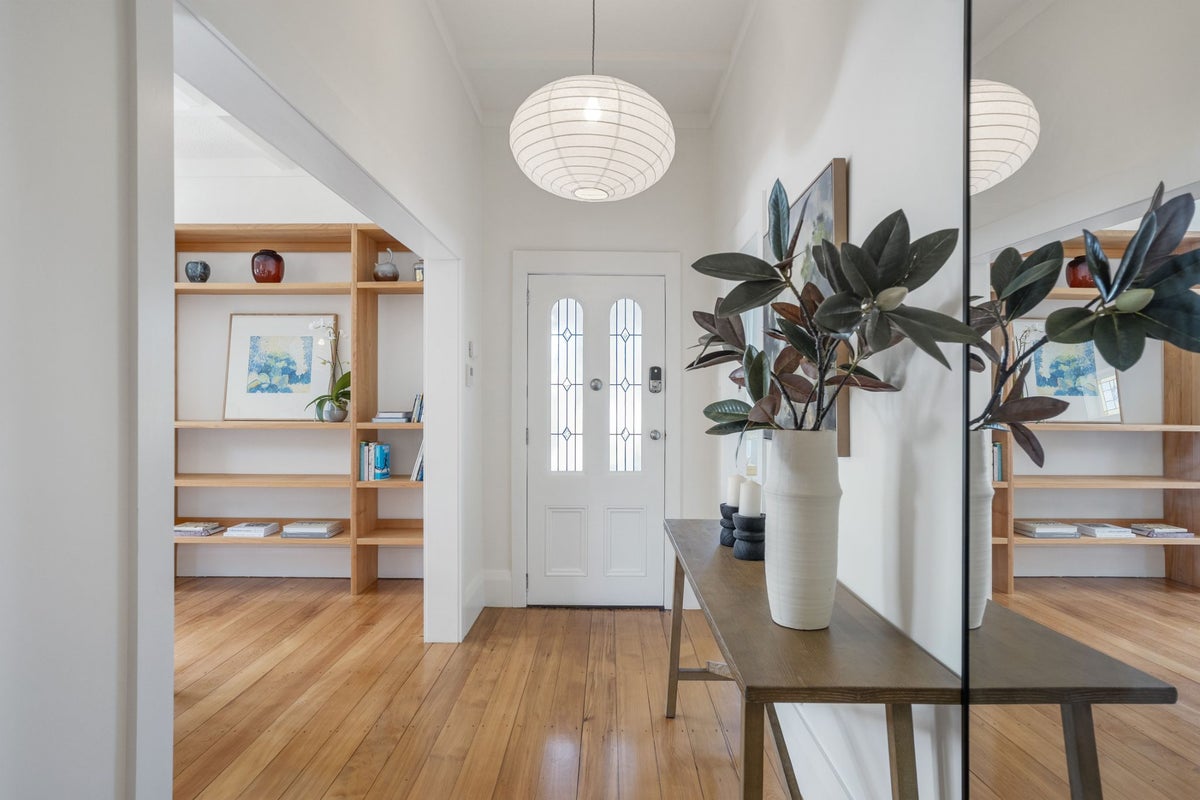 9 Mons Avenue, Mount Roskill, Auckland - Carousel 2