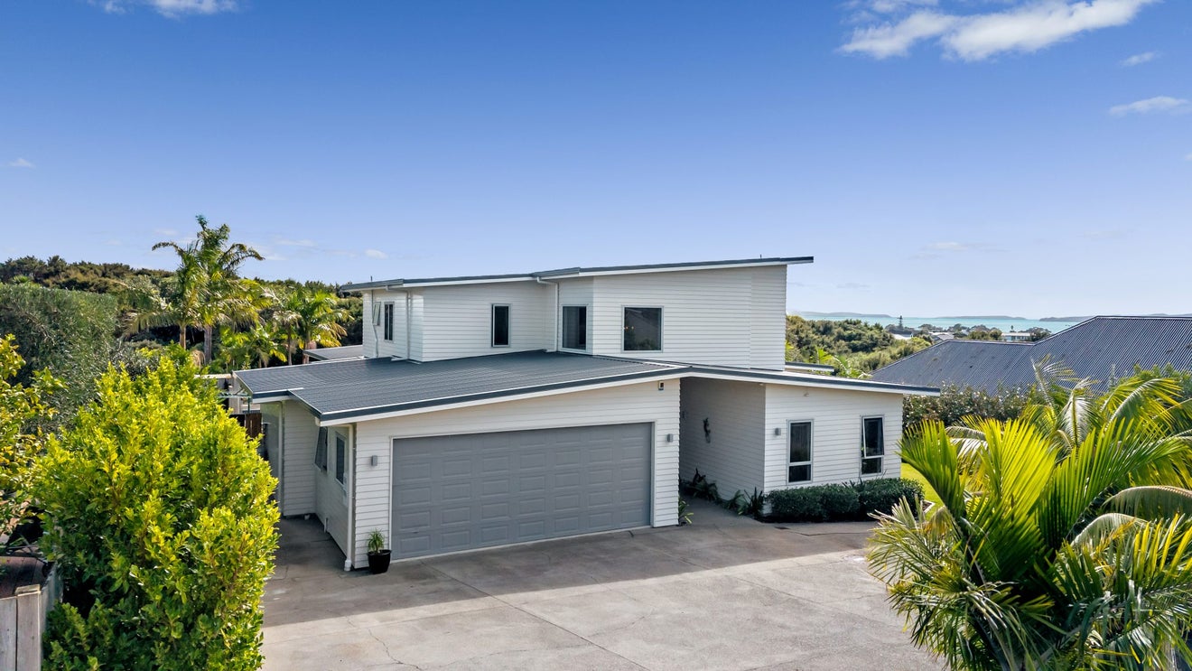 12 Liberty Crescent, Beachlands, Auckland - Carousel 2