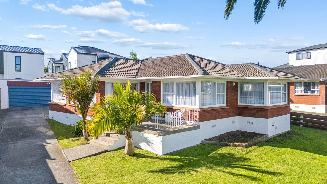 6 Rothwell Place, Sunnyhills, Auckland - Carousel 1