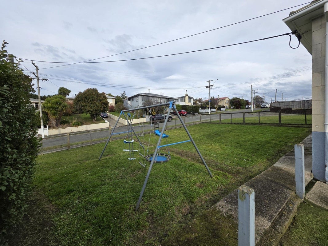 1 Roach Street, Holmes Hill, Oamaru - Carousel 17