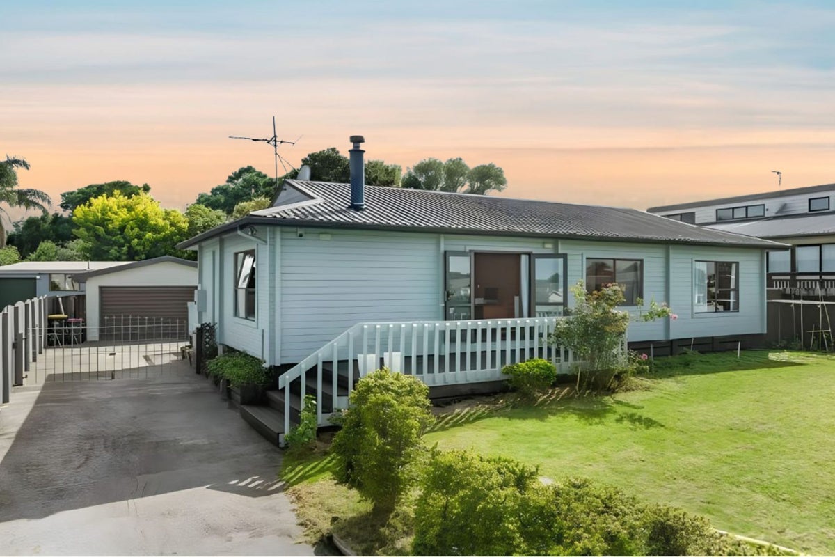 185 Carnoustie Drive, Wattle Downs, Auckland - Carousel 1