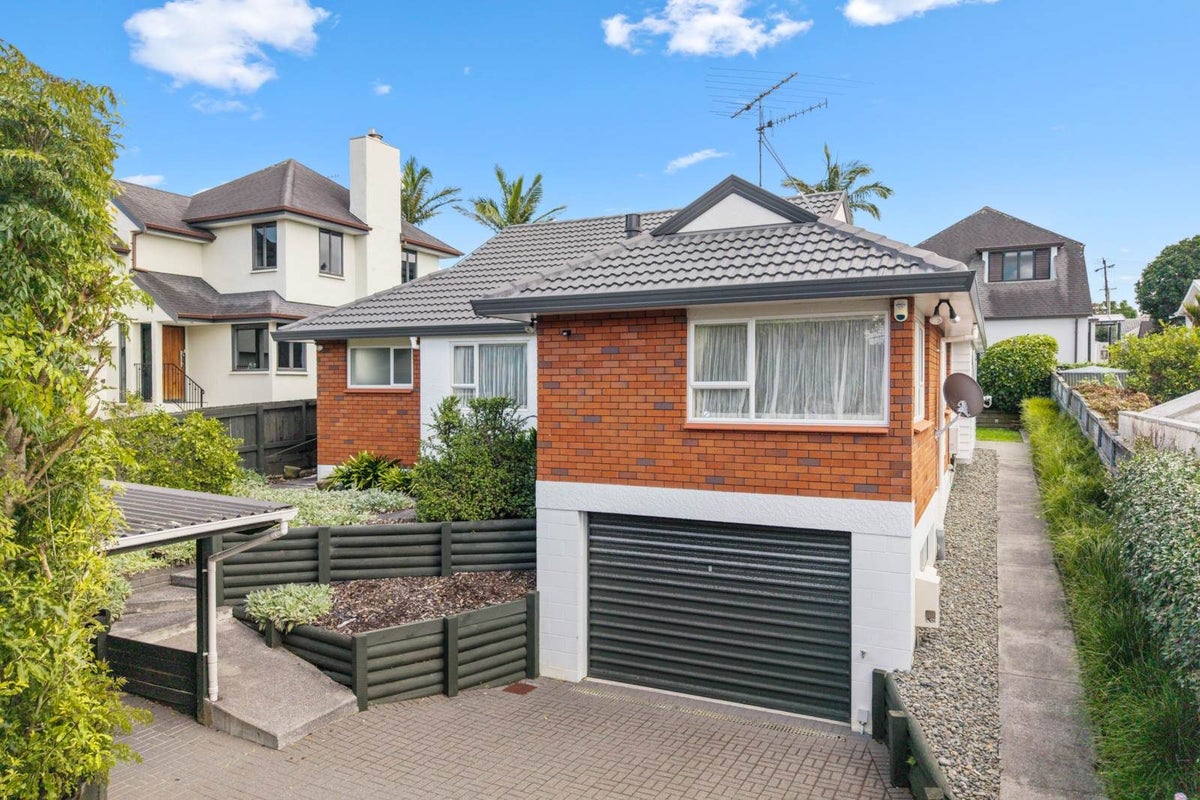6A Irirangi Road, Greenlane, Auckland - Carousel 2