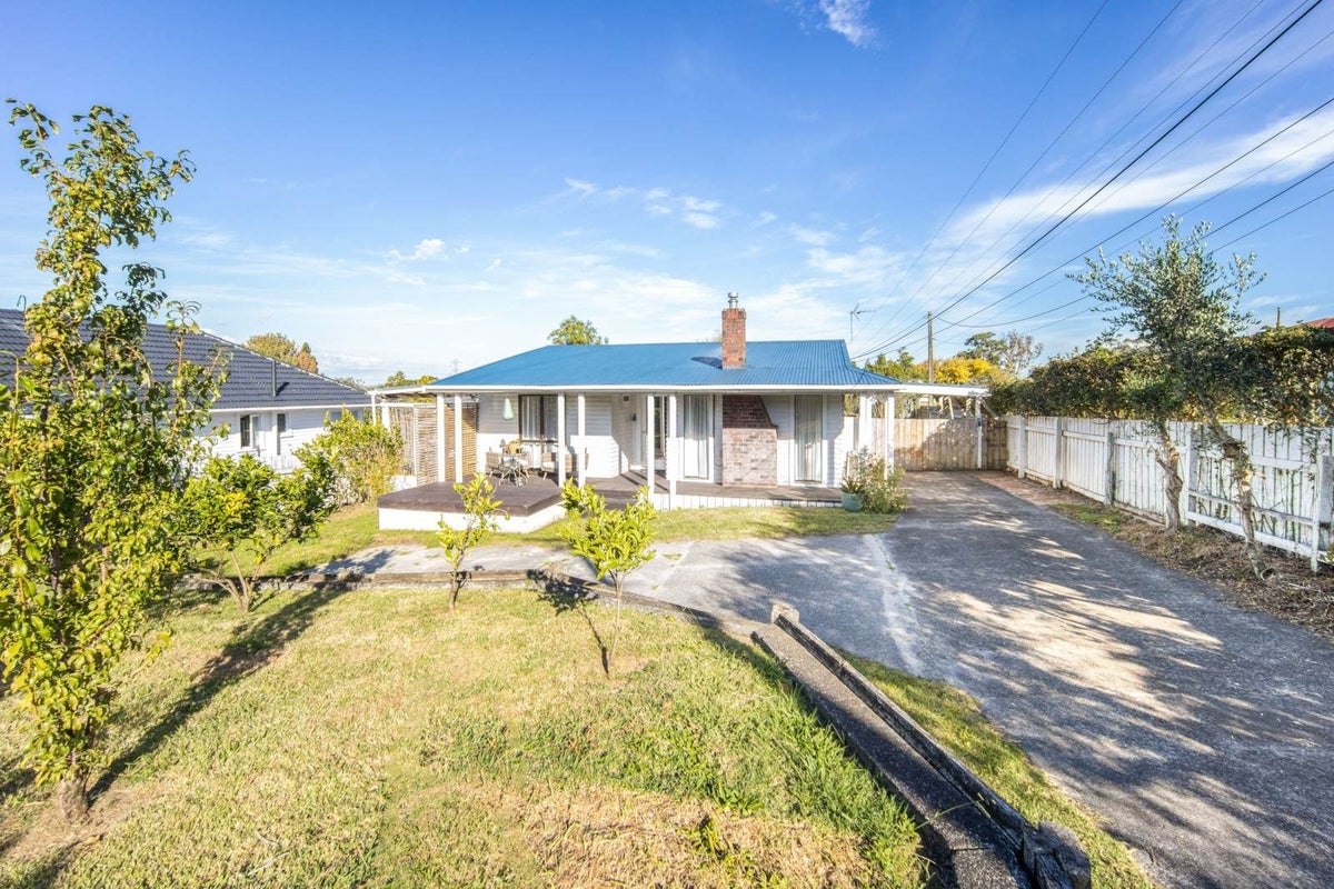 63 Roberts Road, Te Atatu South, Auckland - Carousel 2