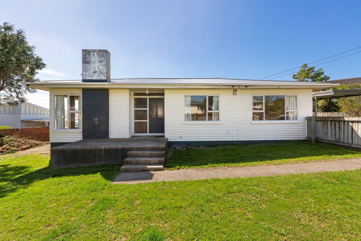 41 Leicester Street, Cannons Creek, Porirua - Carousel 1