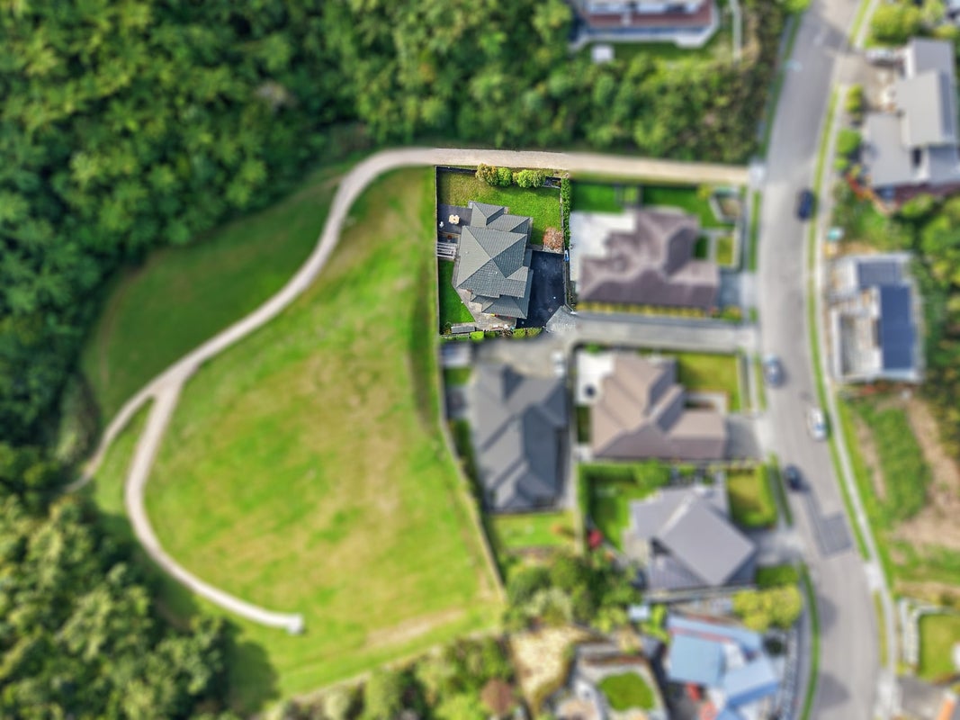 12 Meadowbank Drive, Belmont, Lower Hutt - Carousel 31