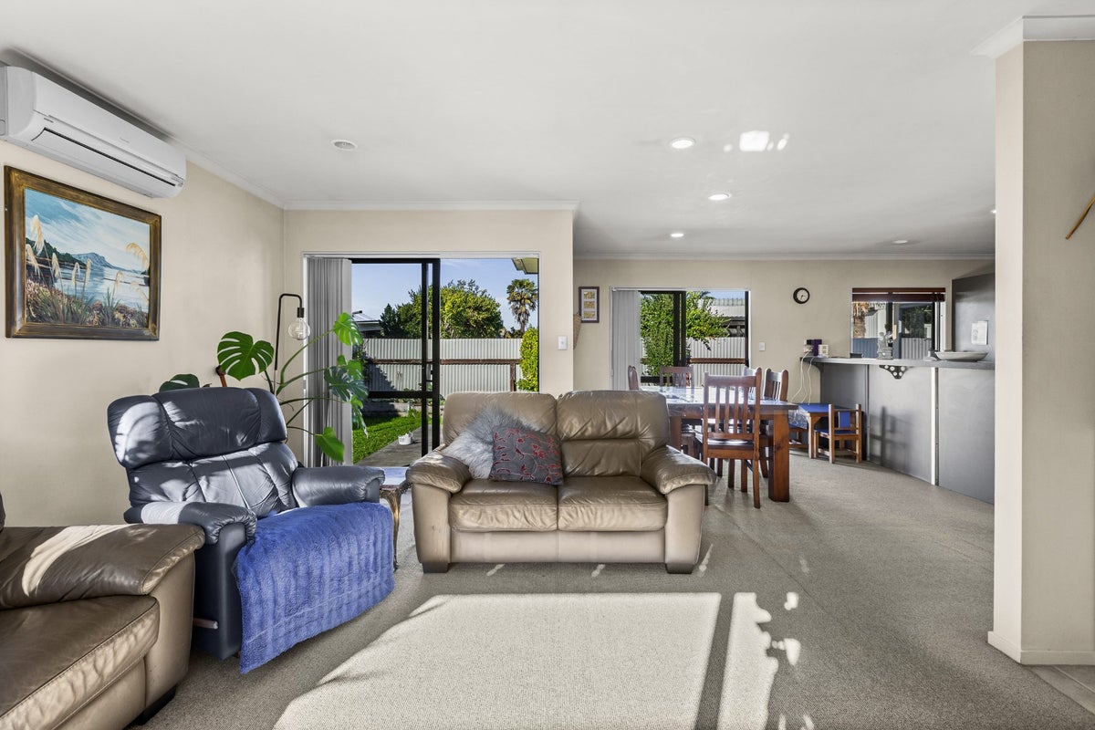 9A Oxford Street, Taradale, Napier - Carousel 2