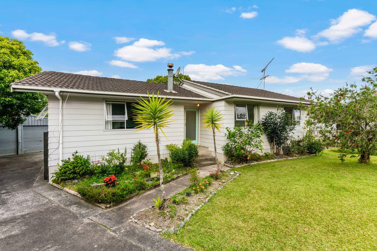 13 Pitcher Place, Glen Eden, Auckland - Carousel 1