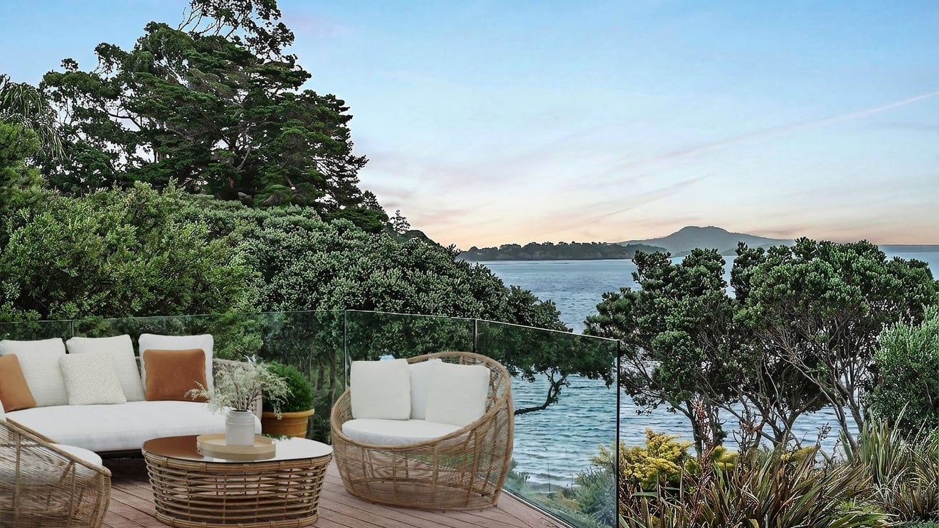 149 Mellons Bay Road, Mellons Bay, Auckland - Carousel 1