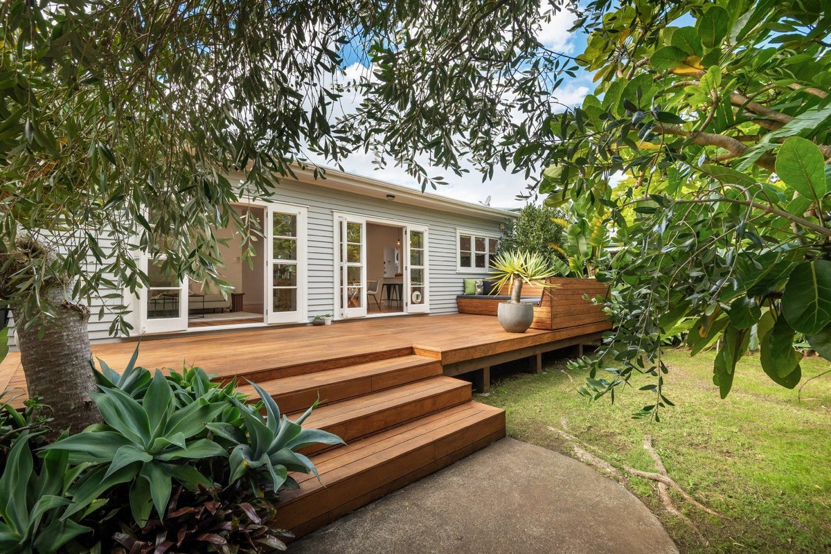 7 Knight Avenue, Mount Albert, Auckland - Carousel 1