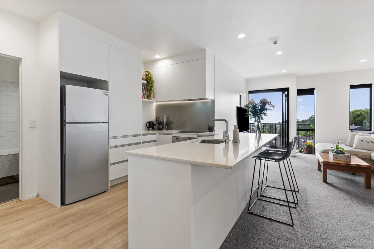 302/525B East Coast Road, Browns Bay, Auckland - Carousel 1