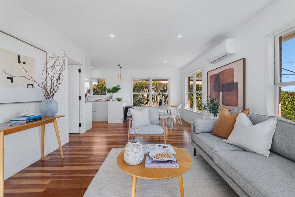 1/229 Glenfield Road, Hillcrest, North Shore City, Auckland - Carousel 1