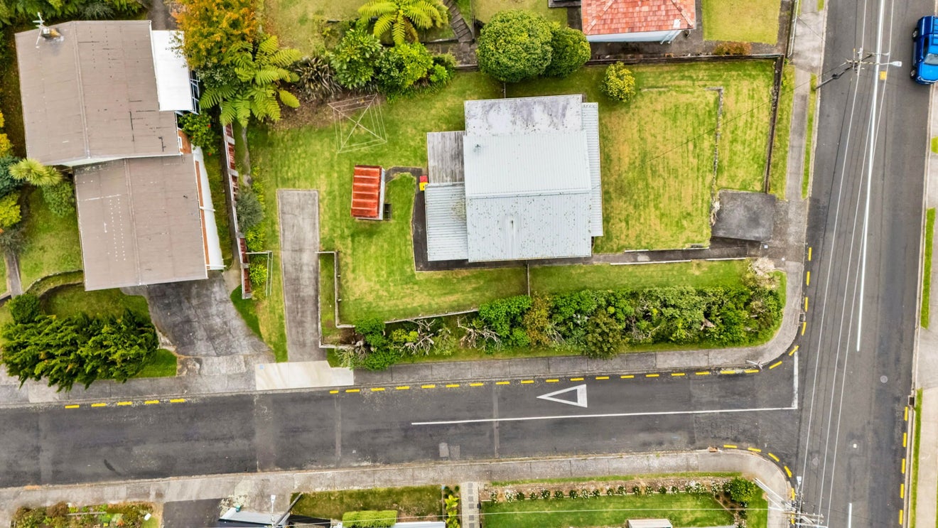 44 Lorna Street, Lynmouth, New Plymouth - Carousel 19