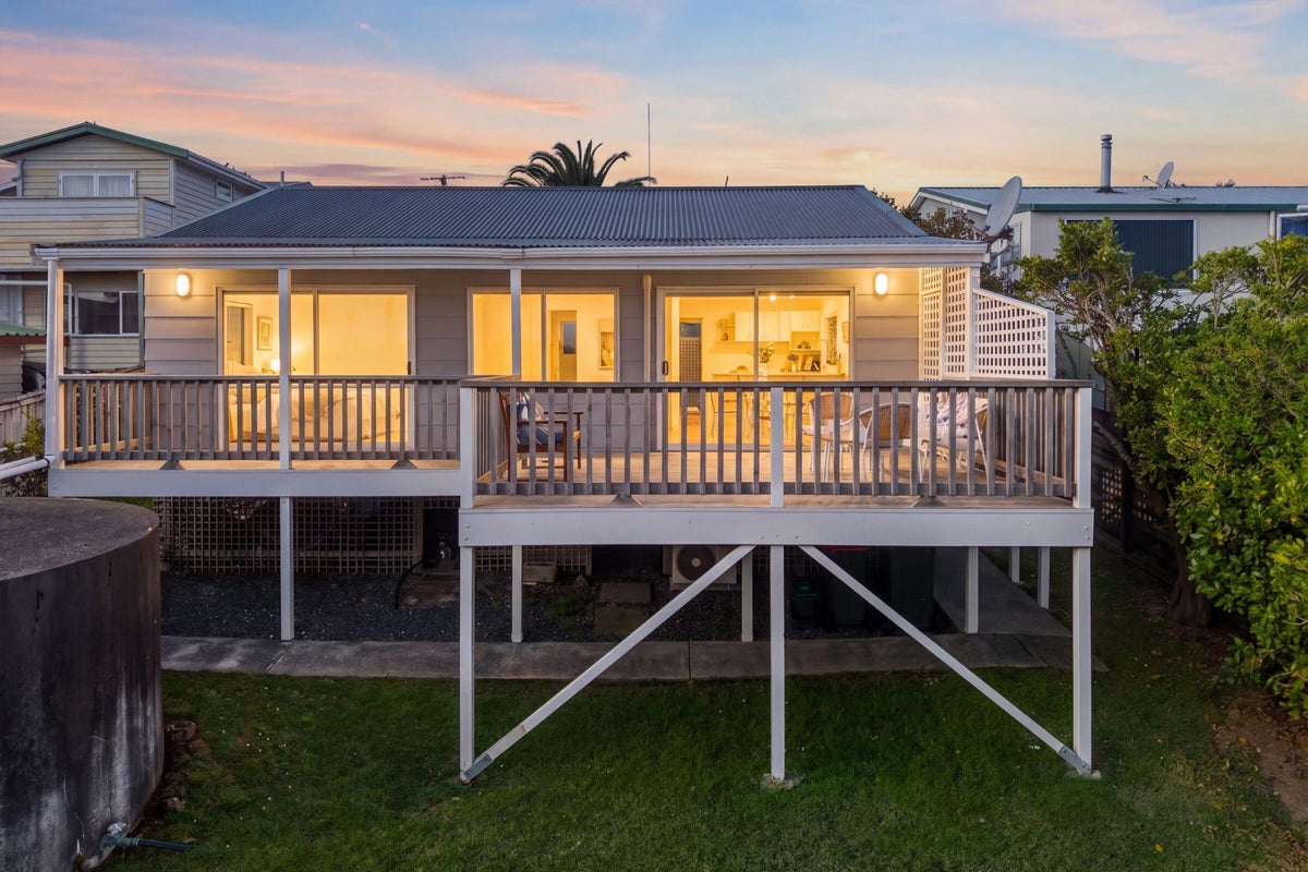 31 Shakespear Road, Army Bay, Whangaparaoa - Carousel 1
