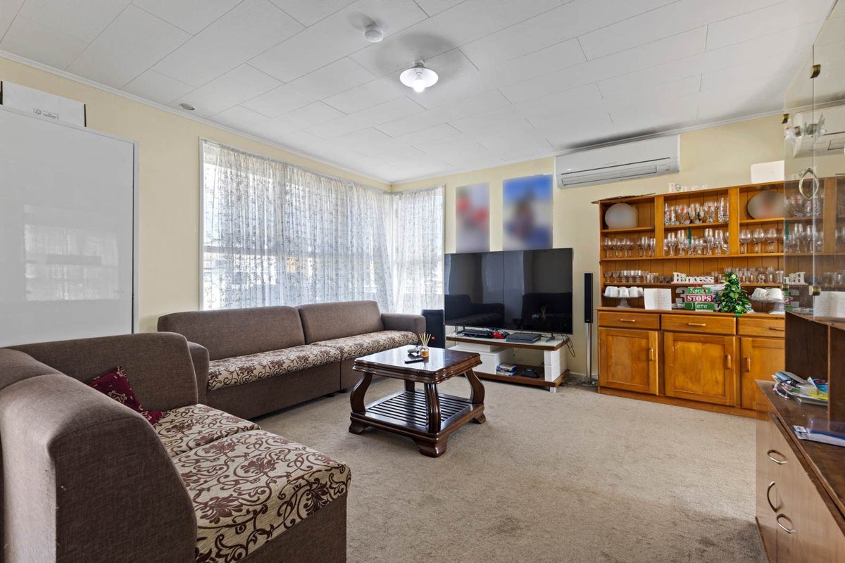 6 Geoffrey Place, Mangere East, Auckland - Carousel 1