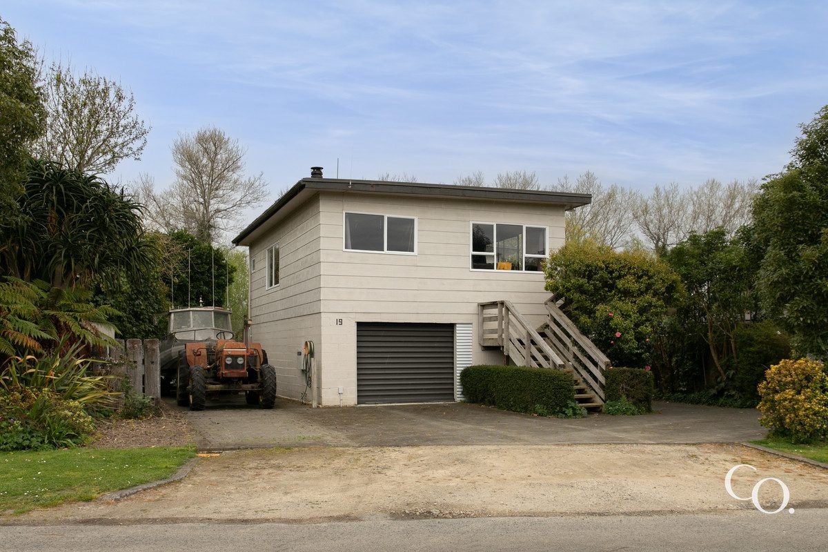19 Gillies Crescent, Waimarama, Havelock North - Carousel 2