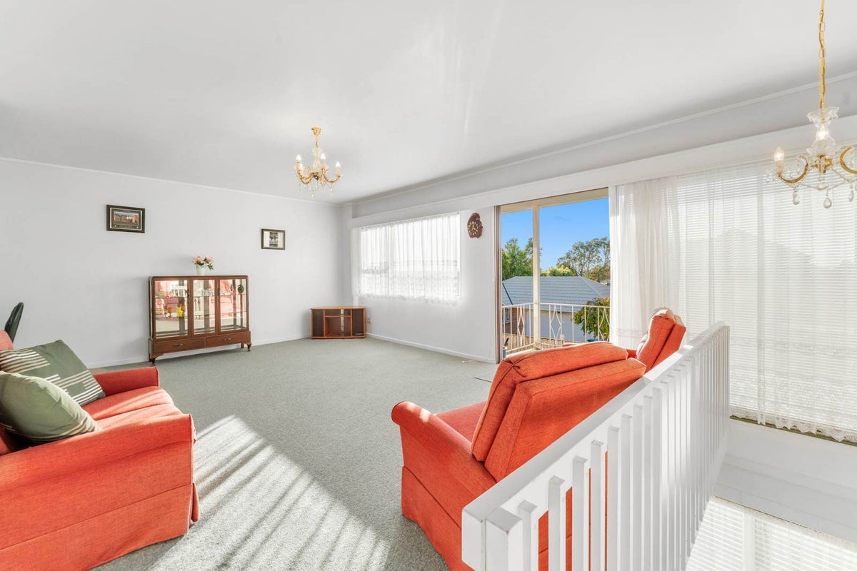 2/1283 Dominion Road Extension, Mount Roskill, Auckland - Carousel 2