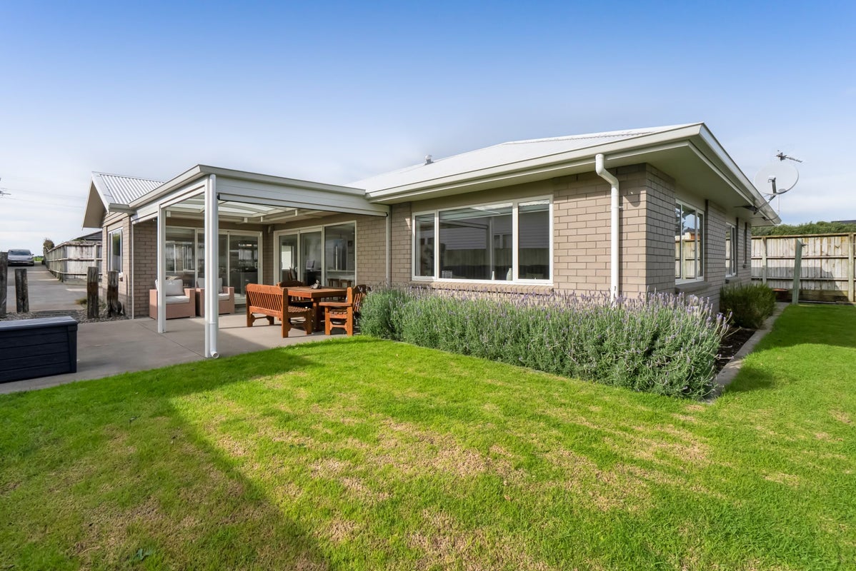 92 Smart Road, Glen Avon, New Plymouth - Carousel 1
