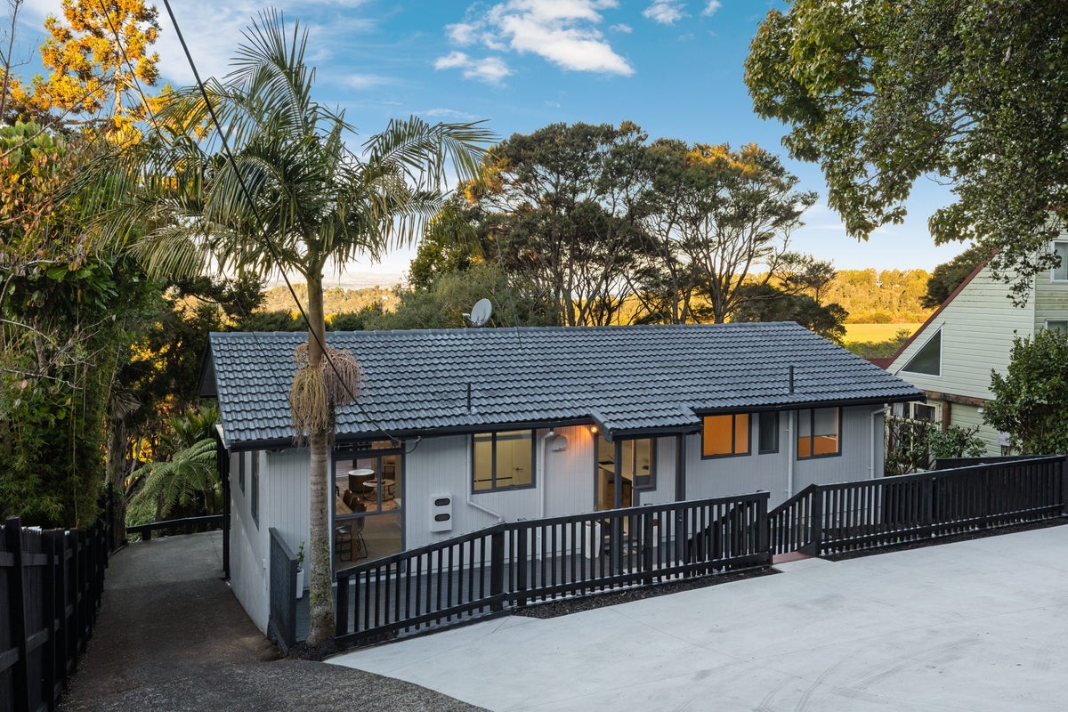 420 Huia Road, Laingholm, Auckland - Carousel 1