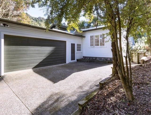 139 Woodlands Park Road, Titirangi, Auckland - Carousel 2