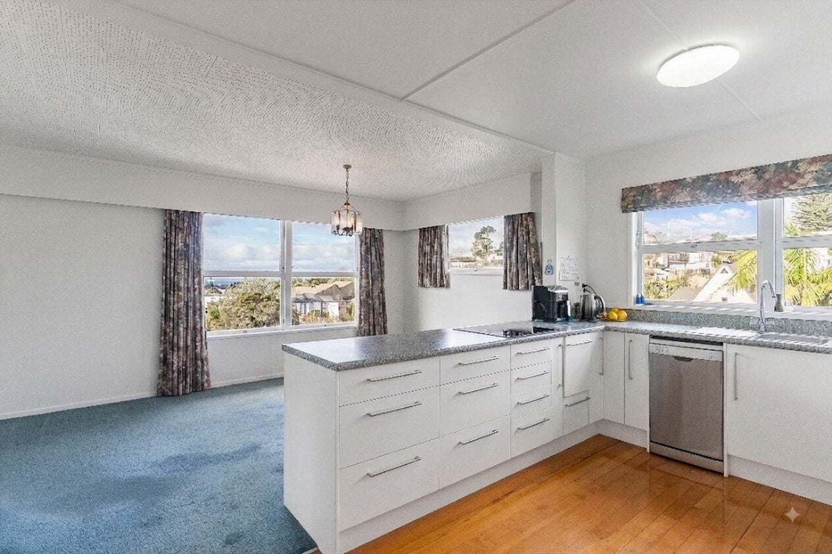 1/4 Elizabeth Place, Mairangi Bay, Auckland - Carousel 17