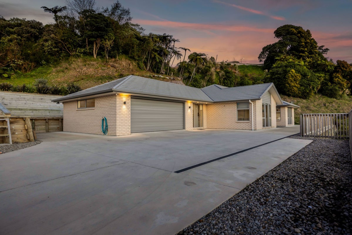30B Sycamore Grove, Lower Vogeltown, New Plymouth - Carousel 1