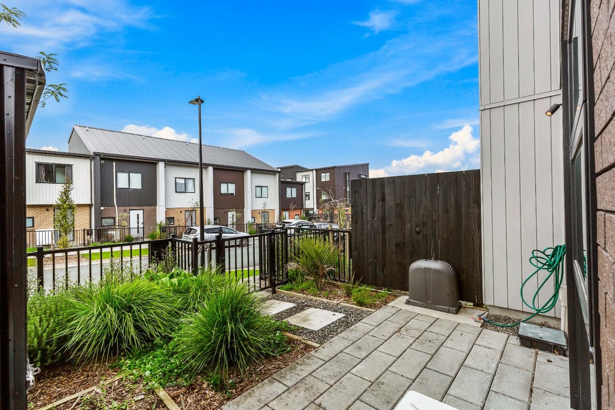 13 Jabuka Street, Glen Eden, Auckland - Carousel 2