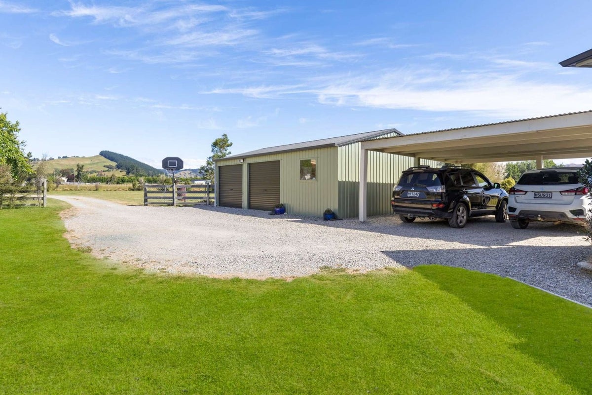 82 Thorn Road, Dovedale, Wakefield  - Carousel 14