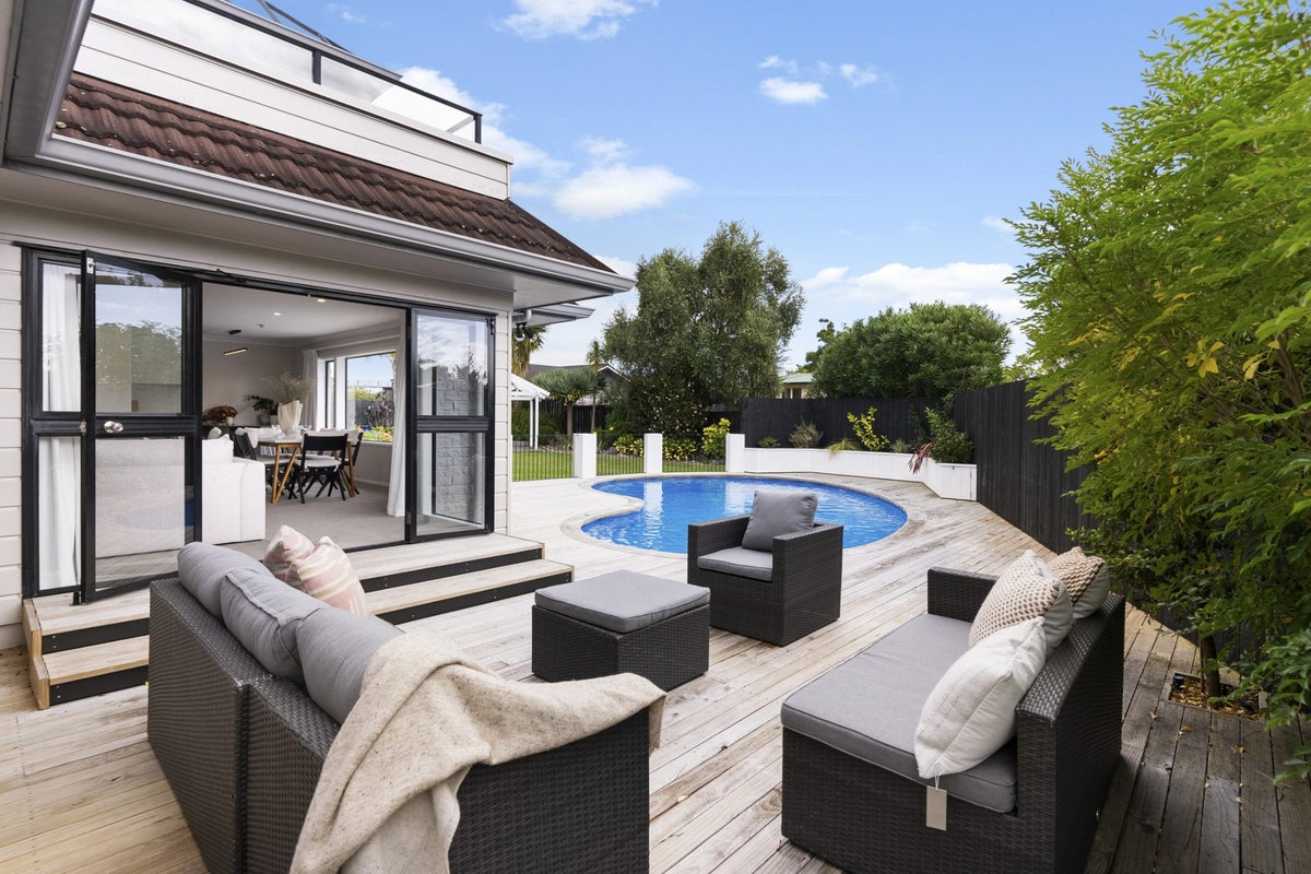 10 Springfield Street, Forrest Hill, Auckland - Carousel 2