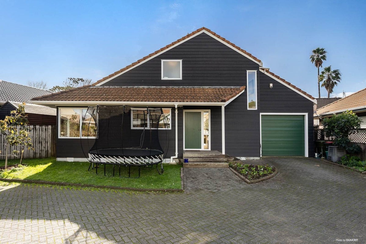 2/11 Lonsdale Street, Ellerslie, Auckland - Carousel 2