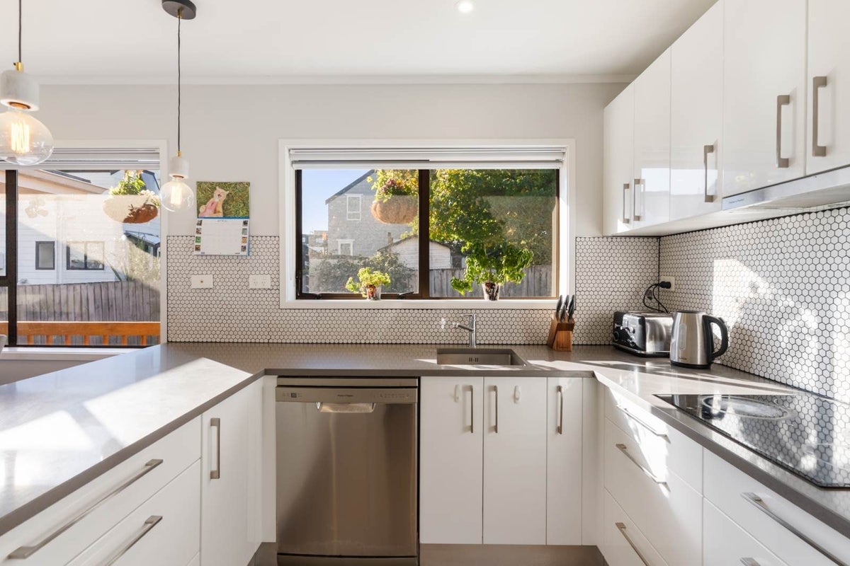 1/4A Manuka Road, Glenfield, Auckland - Carousel 2