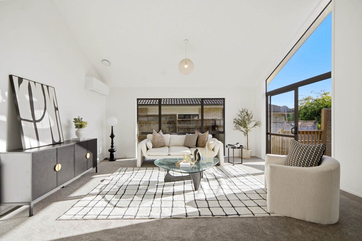 8 Ravine Lane, Oteha, Auckland - Carousel 2