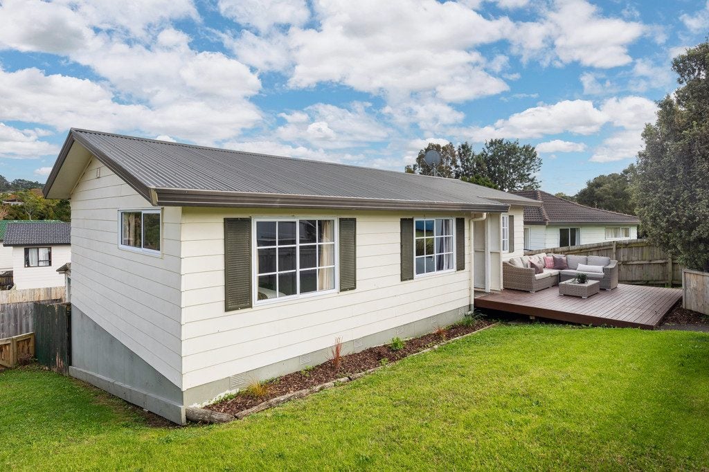 44 Borich Road, Sunnyvale, Auckland - Carousel 1
