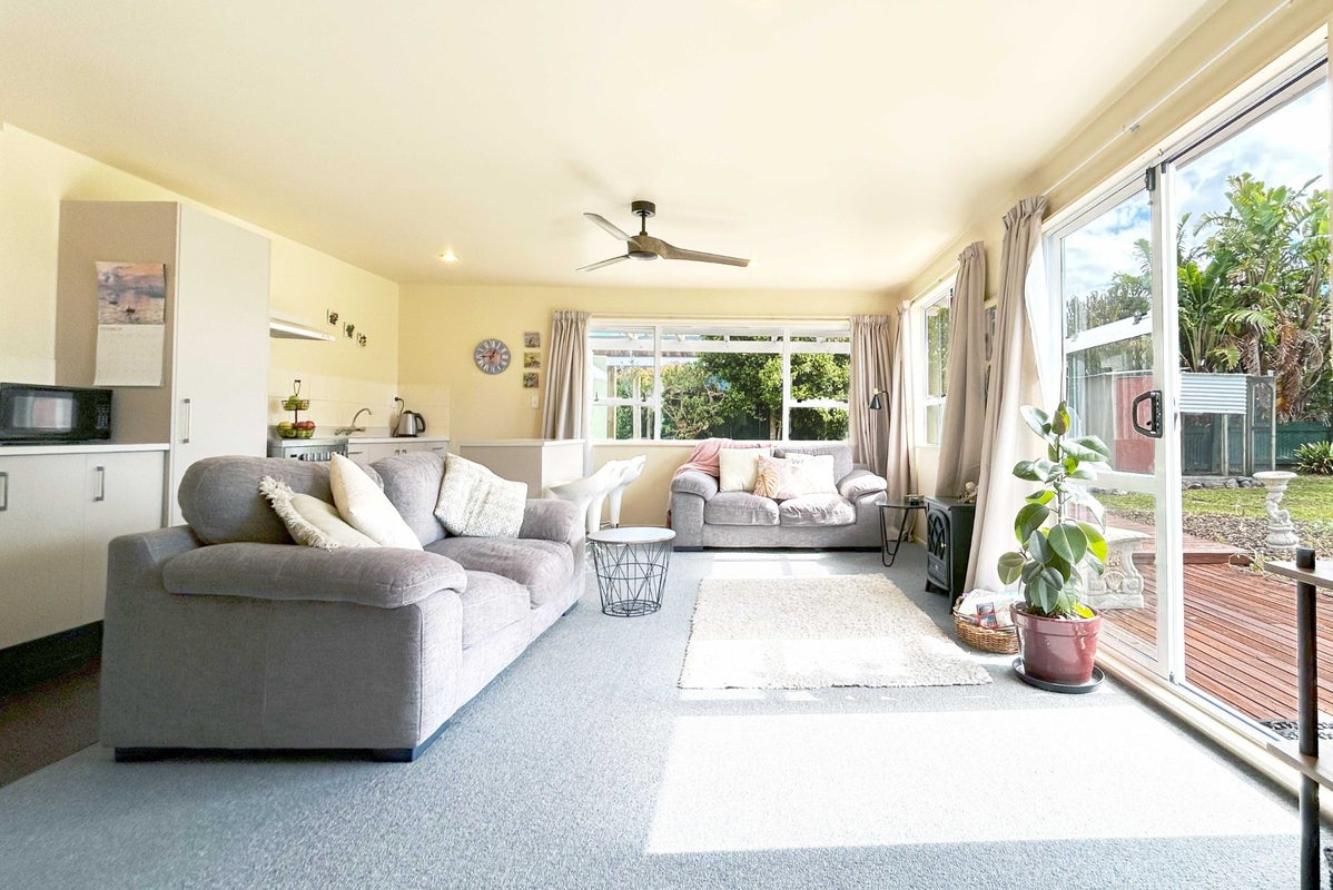 8 Pohutukawa Avenue, Kaiaua - Carousel 2