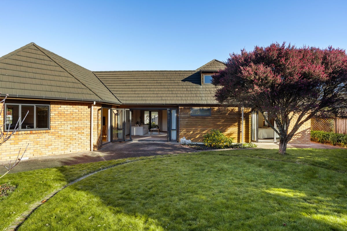 9 Jaemont Court, Huntington, Hamilton - Carousel 1
