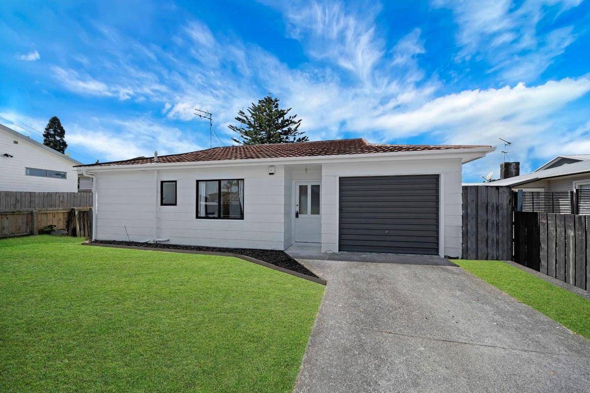2/38 Myers Road, Manurewa East, Auckland - Carousel 1