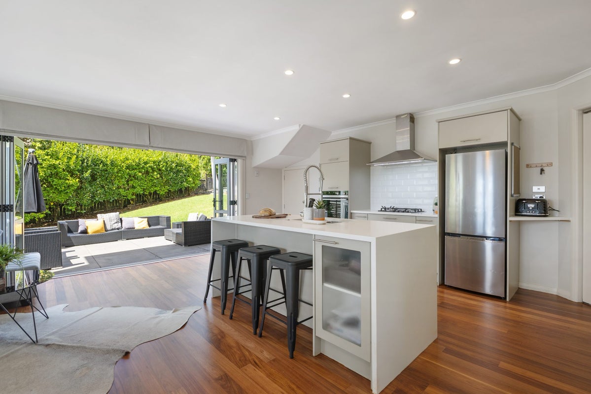 17 Lastel Place, Shelly Park, Auckland - Carousel 1