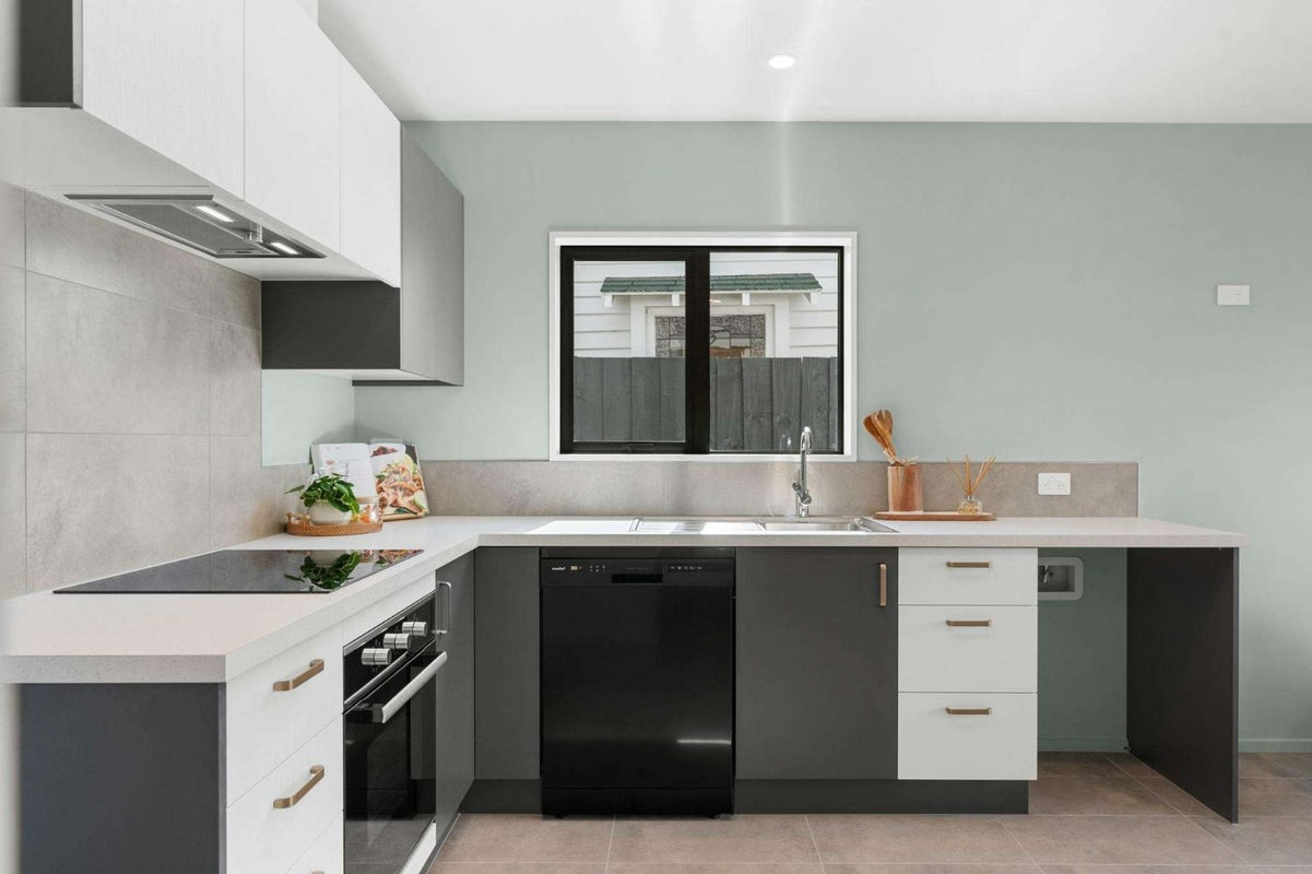 1/581 Worcester Street, Linwood, Christchurch - Carousel 2