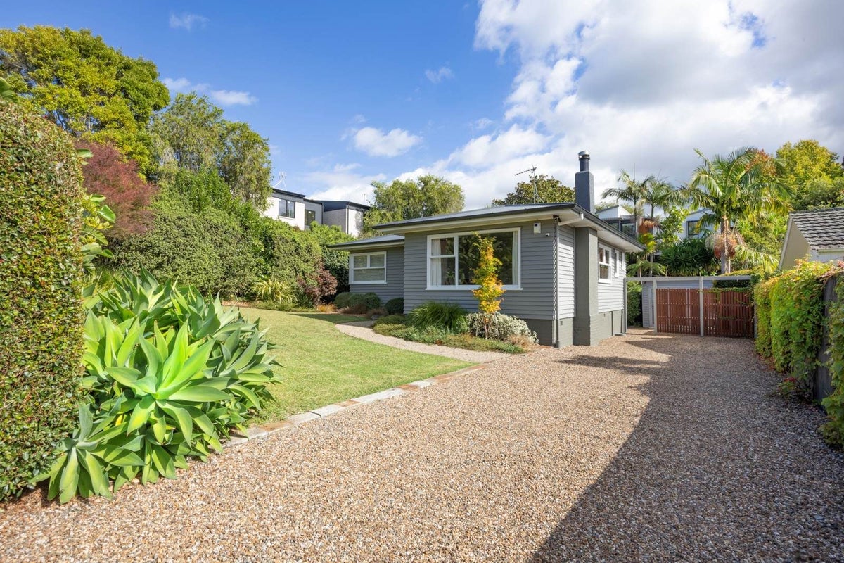 Property Valuation for 52 Hilling Street, Titirangi, Auckland | Trade ...