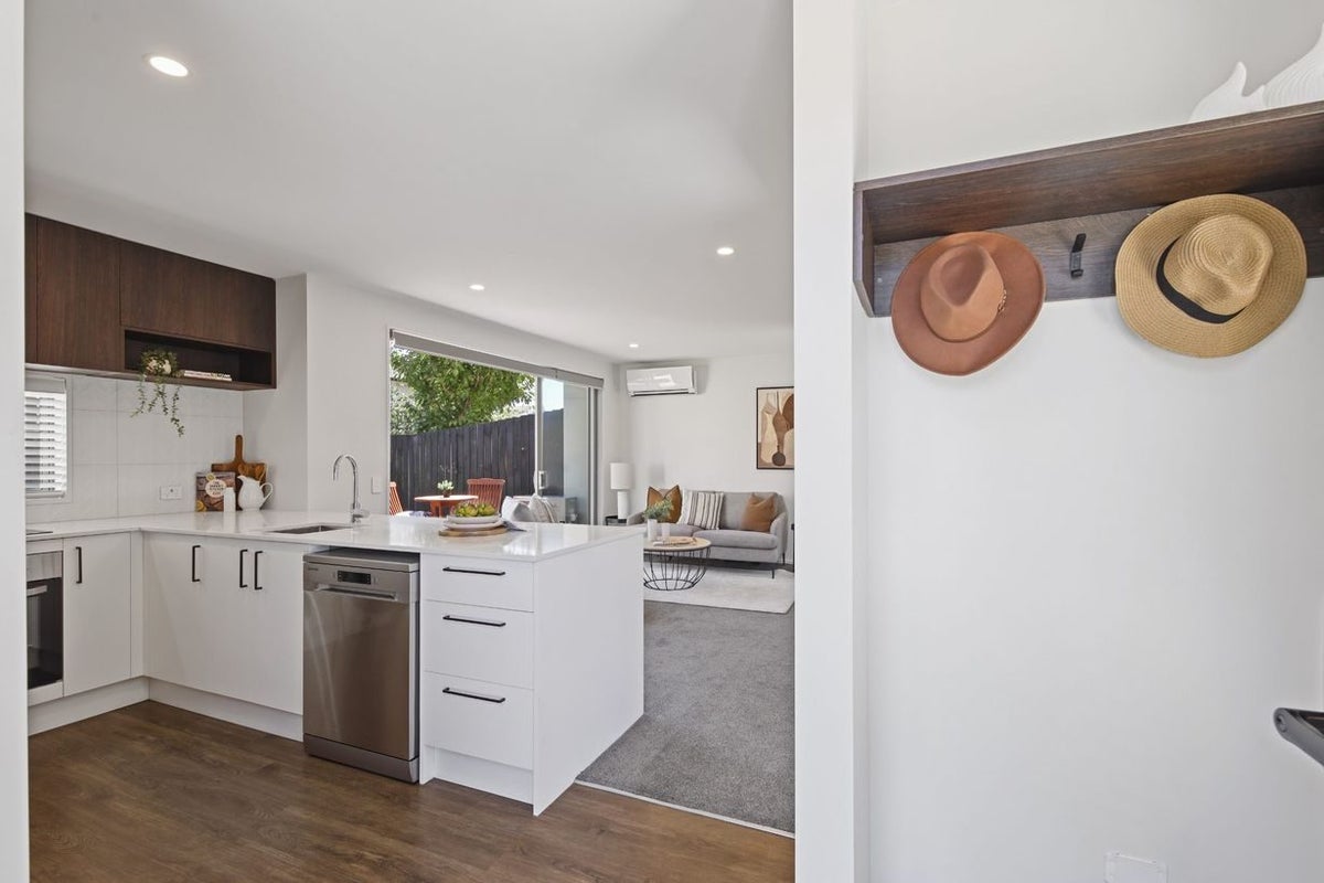 1/33 Frederick Street, Waltham, Christchurch - Carousel 2