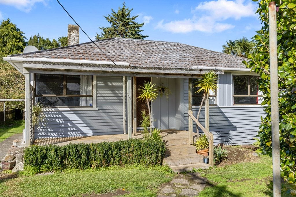 11 Bracken Avenue, Te Aroha, Te Aroha - Carousel 1