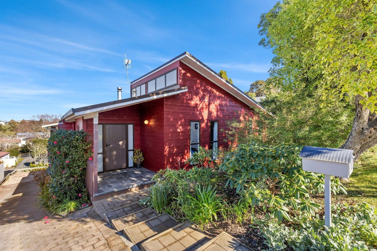 132 Dinsdale Road, Dinsdale, Hamilton - Carousel 1